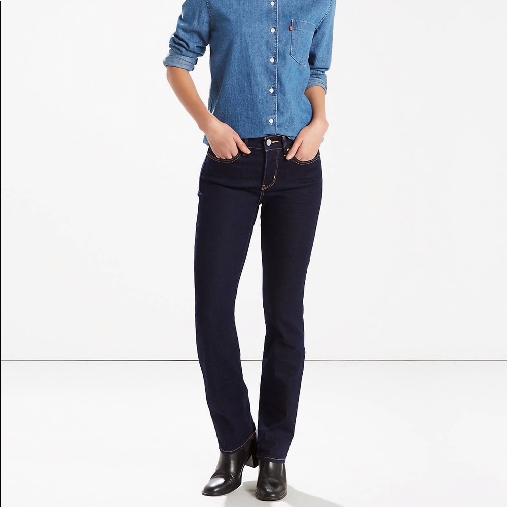 Levi’s 314 Shaping Straight Dark Wash size 30